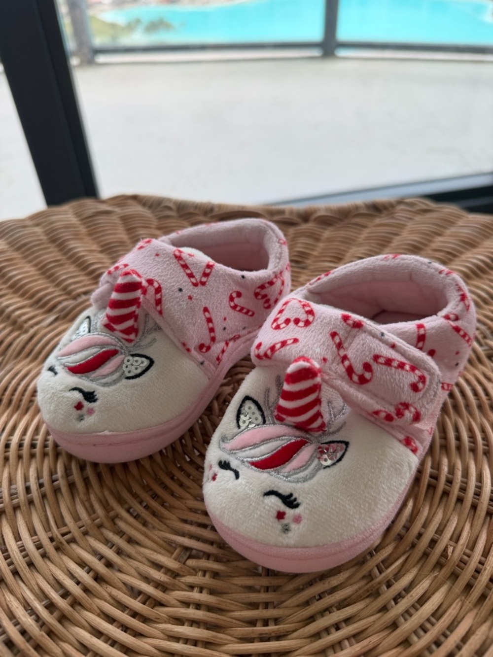 Kids Pink Unicorn Slippers - Cozy Plush Shoe - size 5 US - new